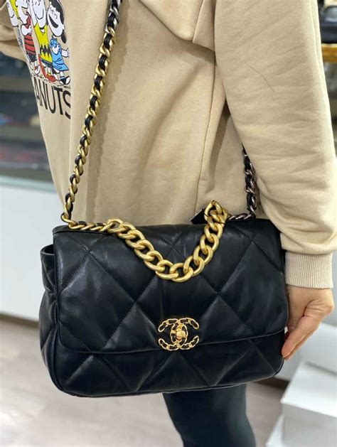 chanel 19 große tasche|Chanel 19 bag size.